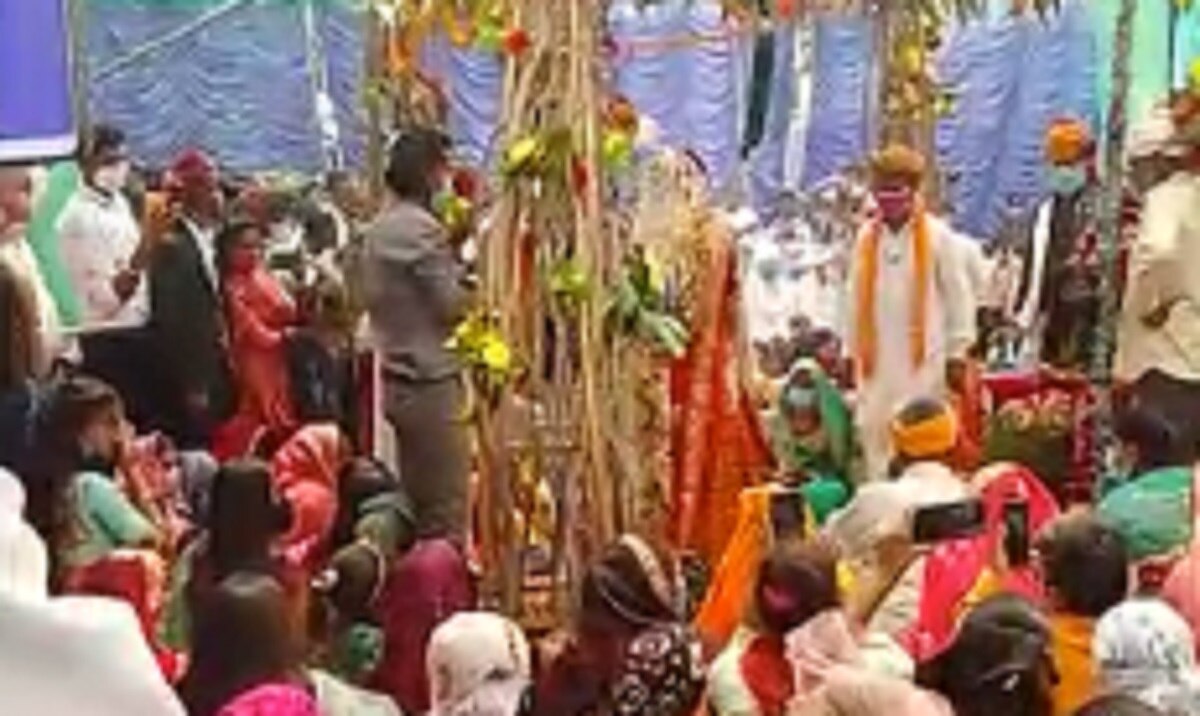 विधायक बने दूल्हा तो उमड़ी भीड़