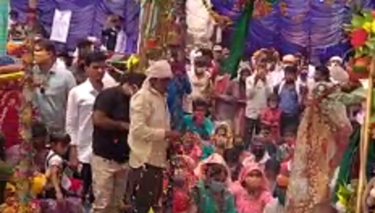 विधायक बने दूल्हा तो उमड़ी भीड़