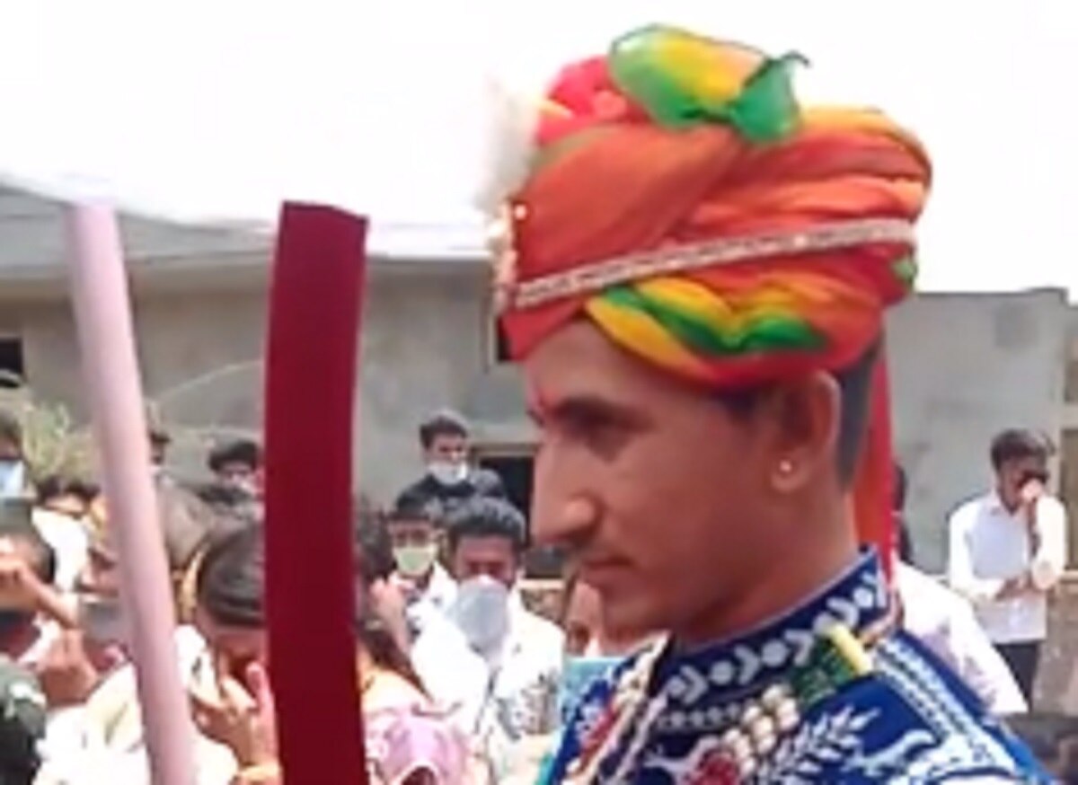 विधायक बने दूल्हा तो उमड़ी भीड़