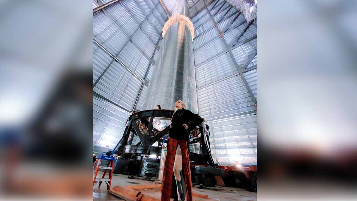 Elon Musk Girlfriend Grimes wants to Die on Mars