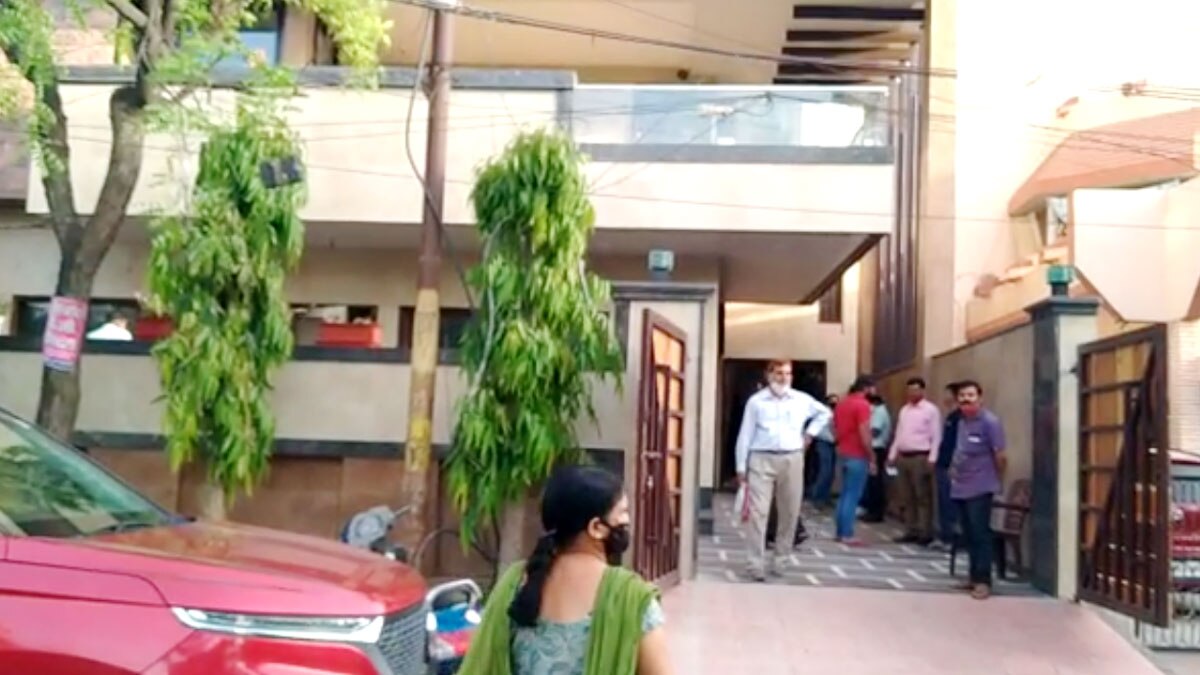 कारपेंटर ने महिला की हत्या कर दी 