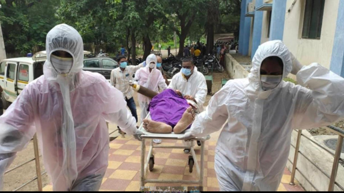 16 साल की देवीश्री पढ़ाई के साथ करती हैं लावारिश लाशों का अंतिम संस्कार