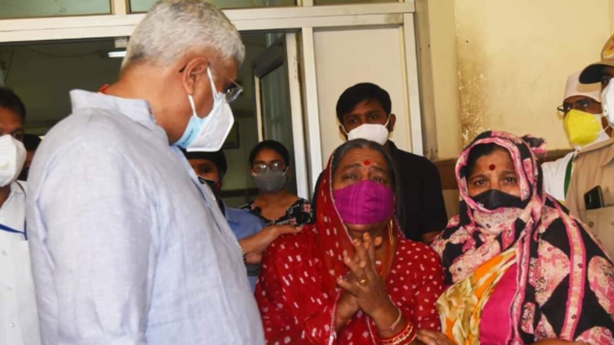 केंद्रीय मंत्री ने दी नारियल चढ़ाने की सलाह