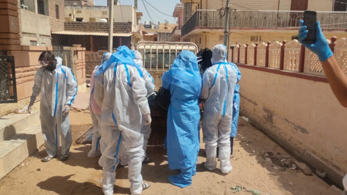 21 घंटे तक घर पर पड़ा रहा कोरोना संक्रमित का शव 