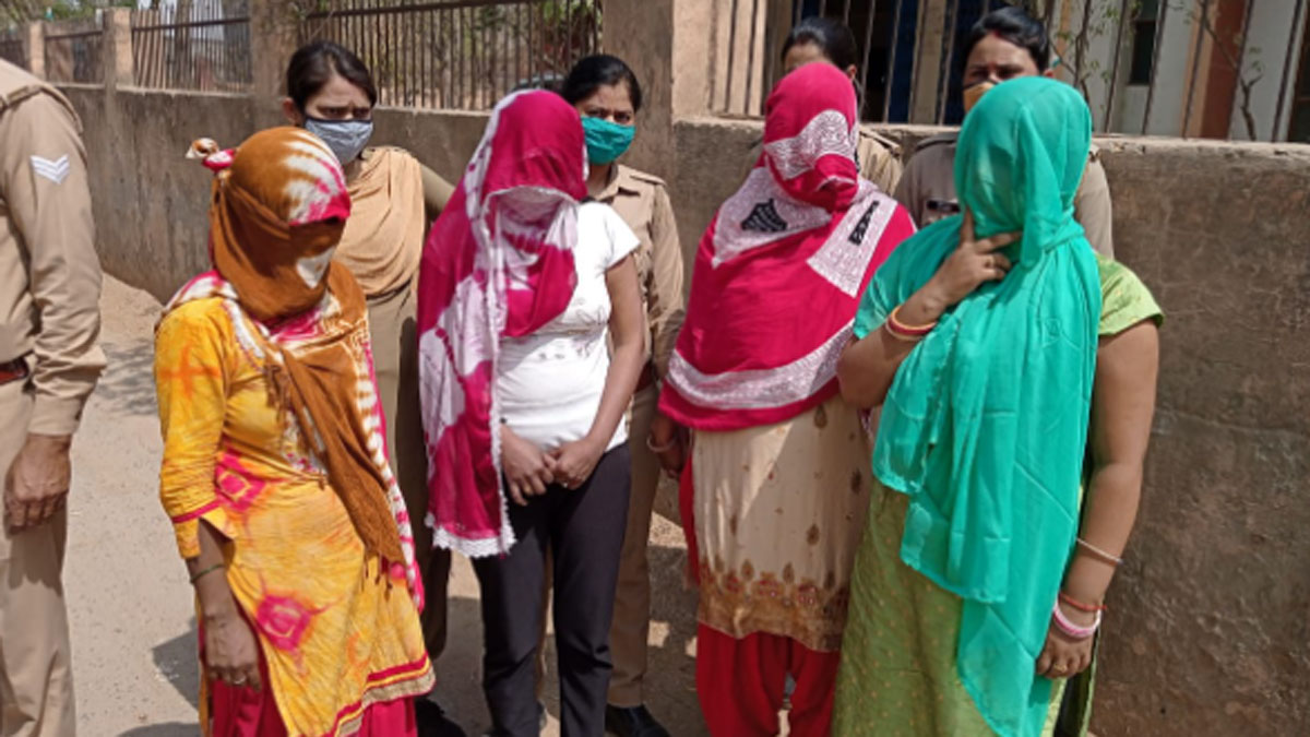  दो गेस्ट हाउस में चल रहा था देह व्यापार