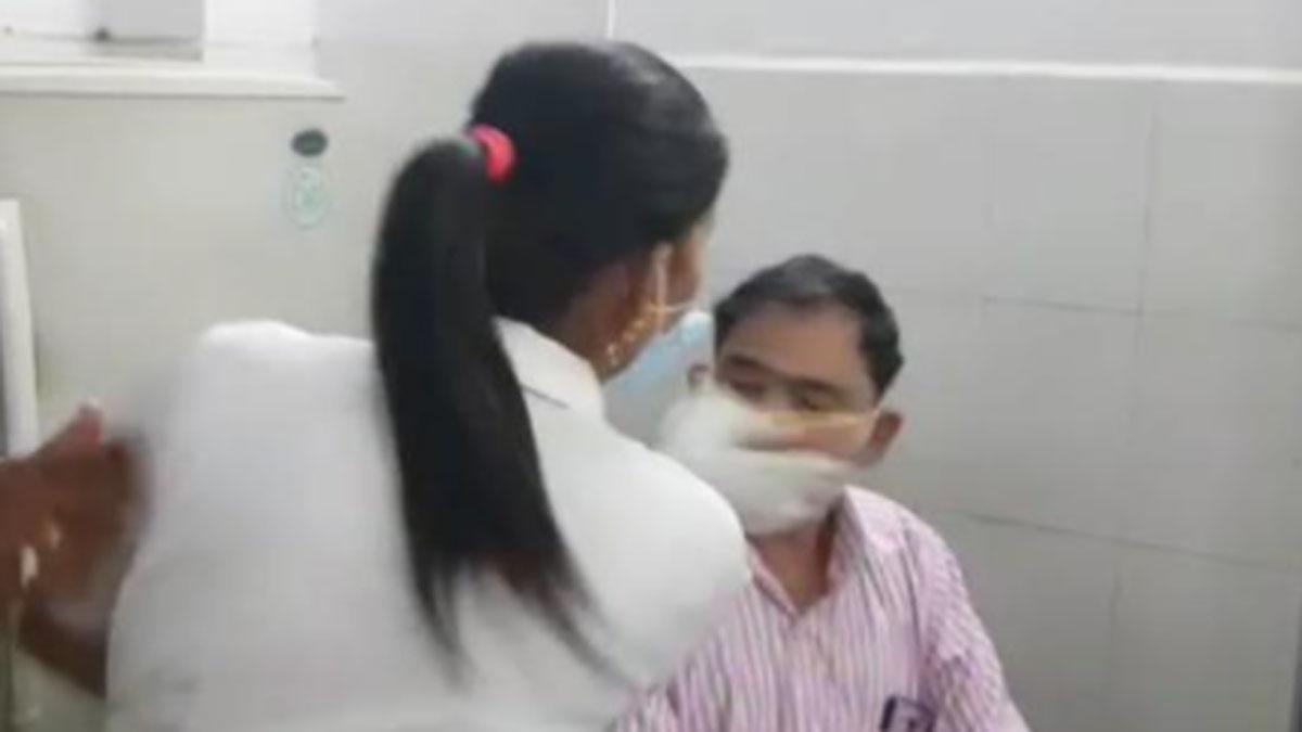 नर्स ने डॉक्टर को मारा थप्पड़ 