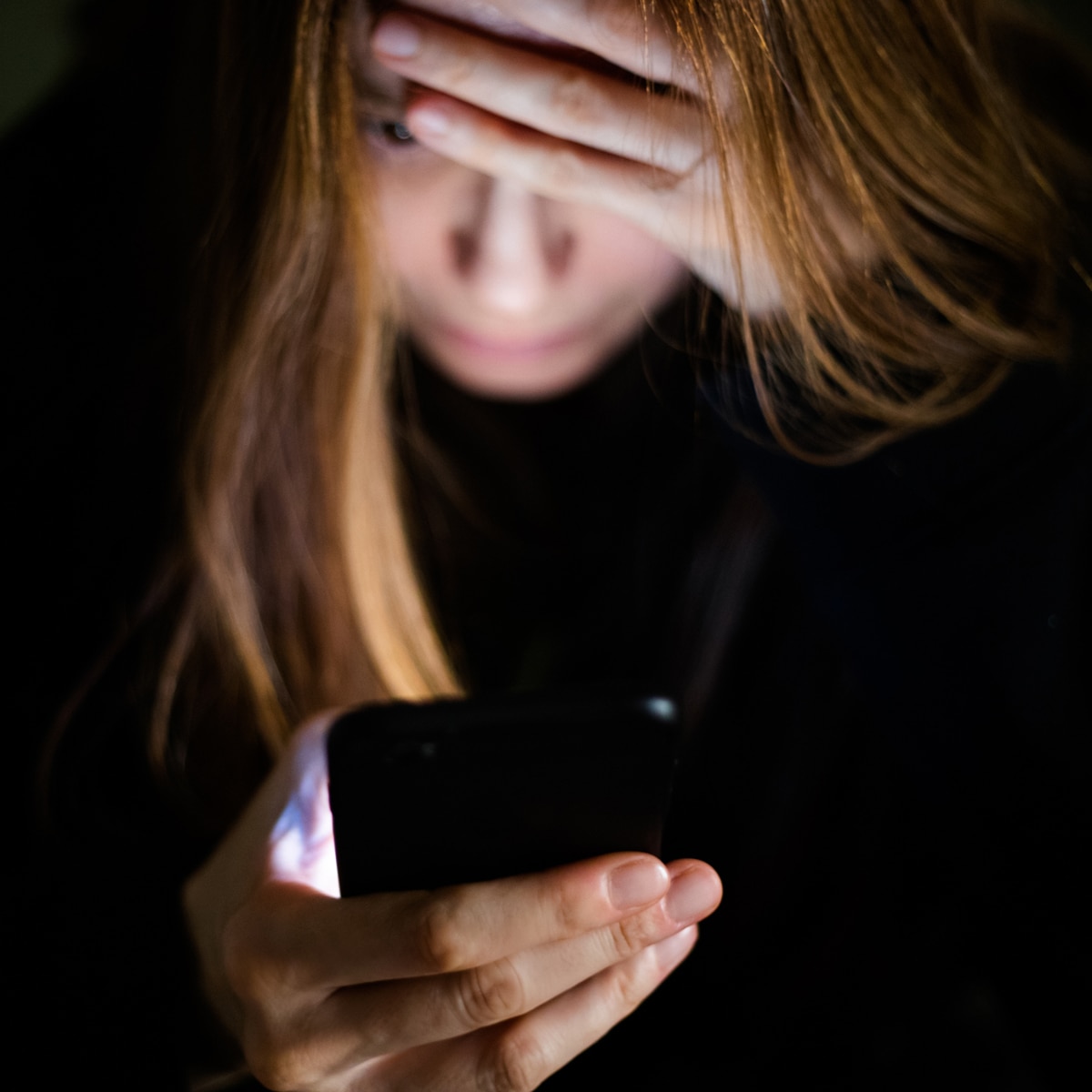 girl send nude to family