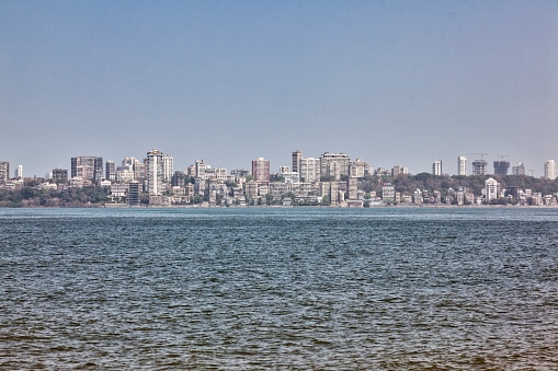 होटल और ट्रांसपोर्ट सेक्टर को बड़ा नुकसान