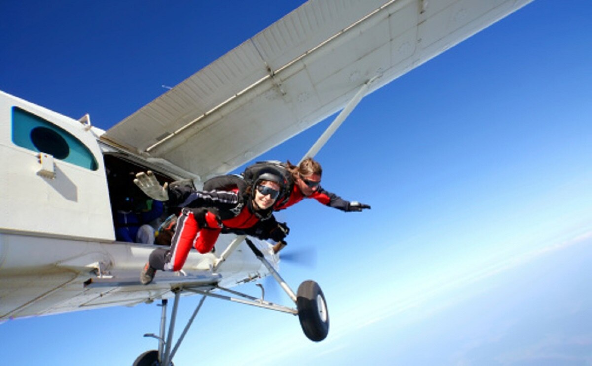 कपल ने हवा में उड़ते हुए बनाए संबंध