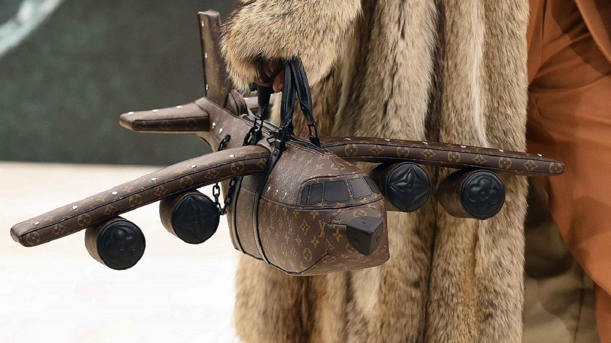 प्लेन जैसा दिखने वाला हैंडबैग