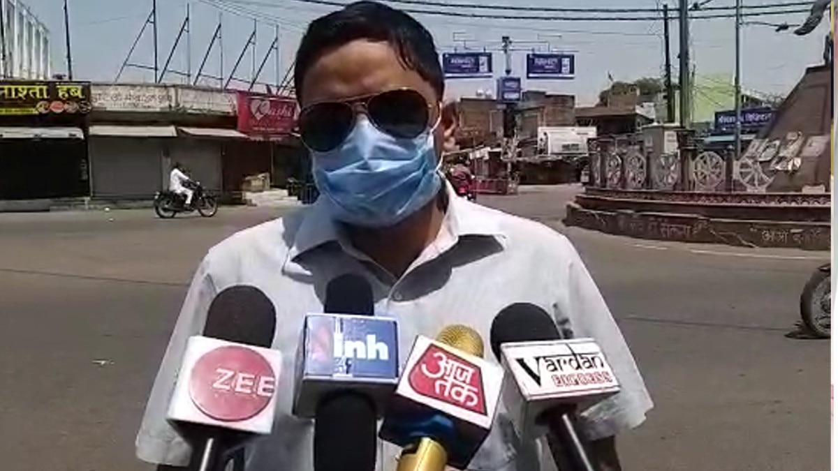 प्रधानमंत्री जन औषधि केंद्र के संचालक के हाथों में थाने के अंदर डली हथकड़ी, वीडियो वायरल