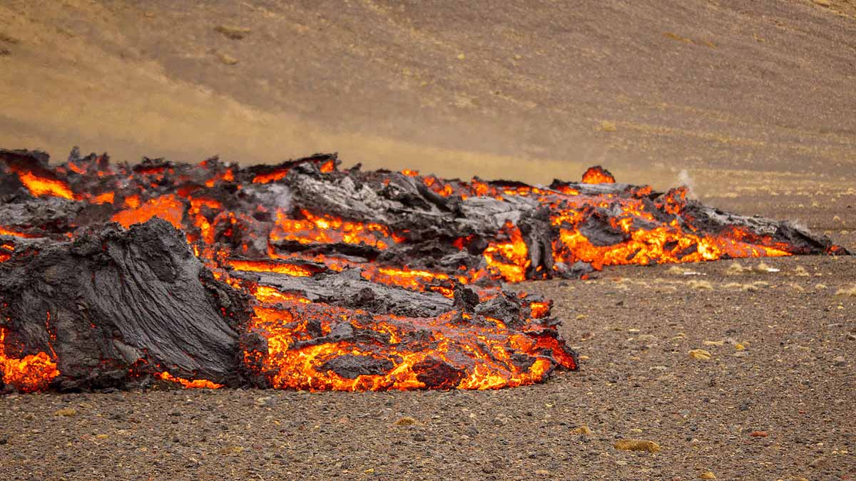 New Fissure Opens at Icelandic Volcano