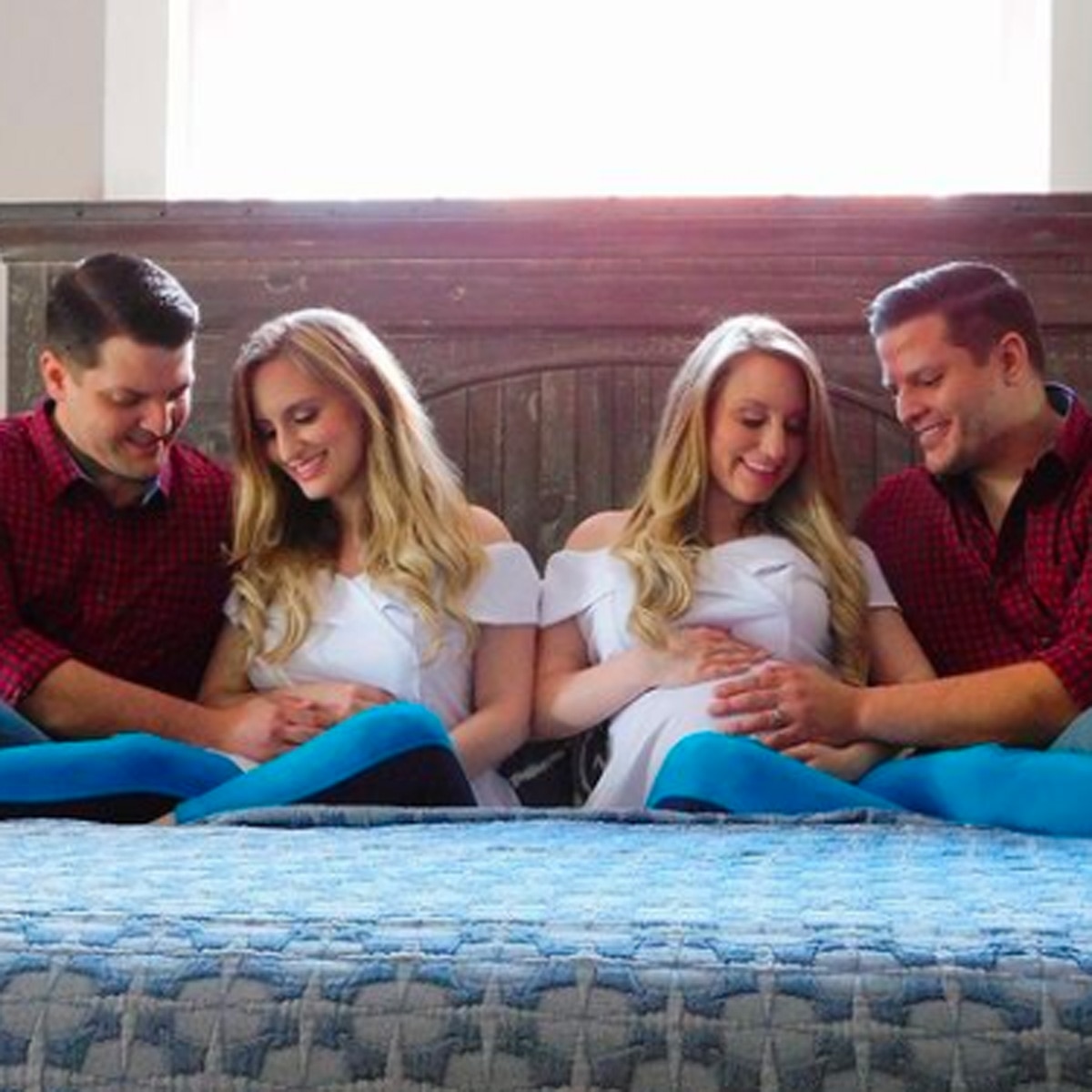 twins giving birth together