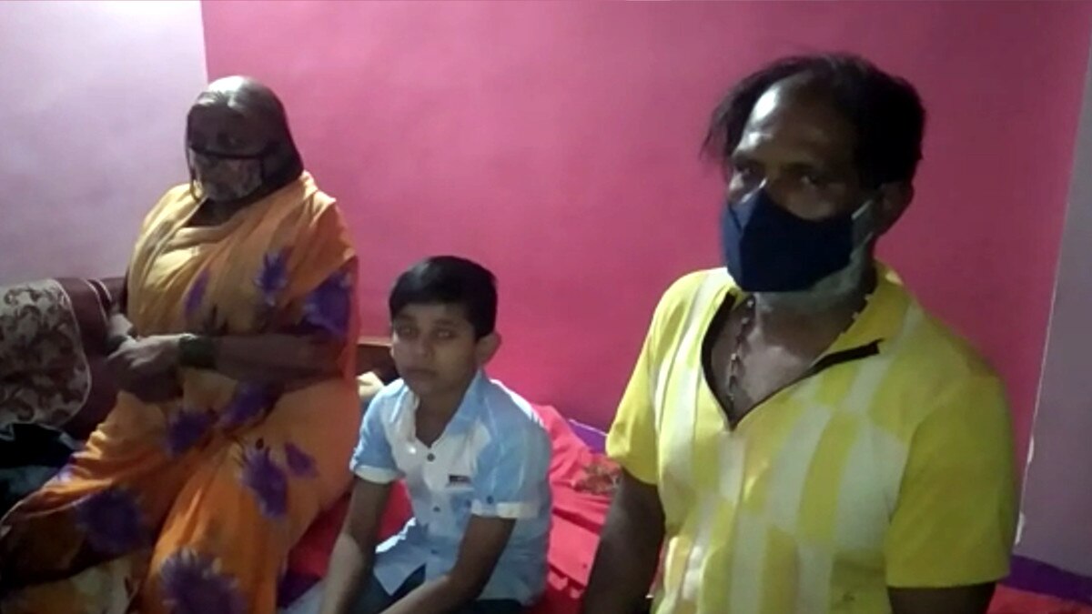 मासूम के सामने खाकी ने की बेरहमी से पिता की पिटाई की, वीड‍ियो वायरल तो द‍िखावे का एक्शन