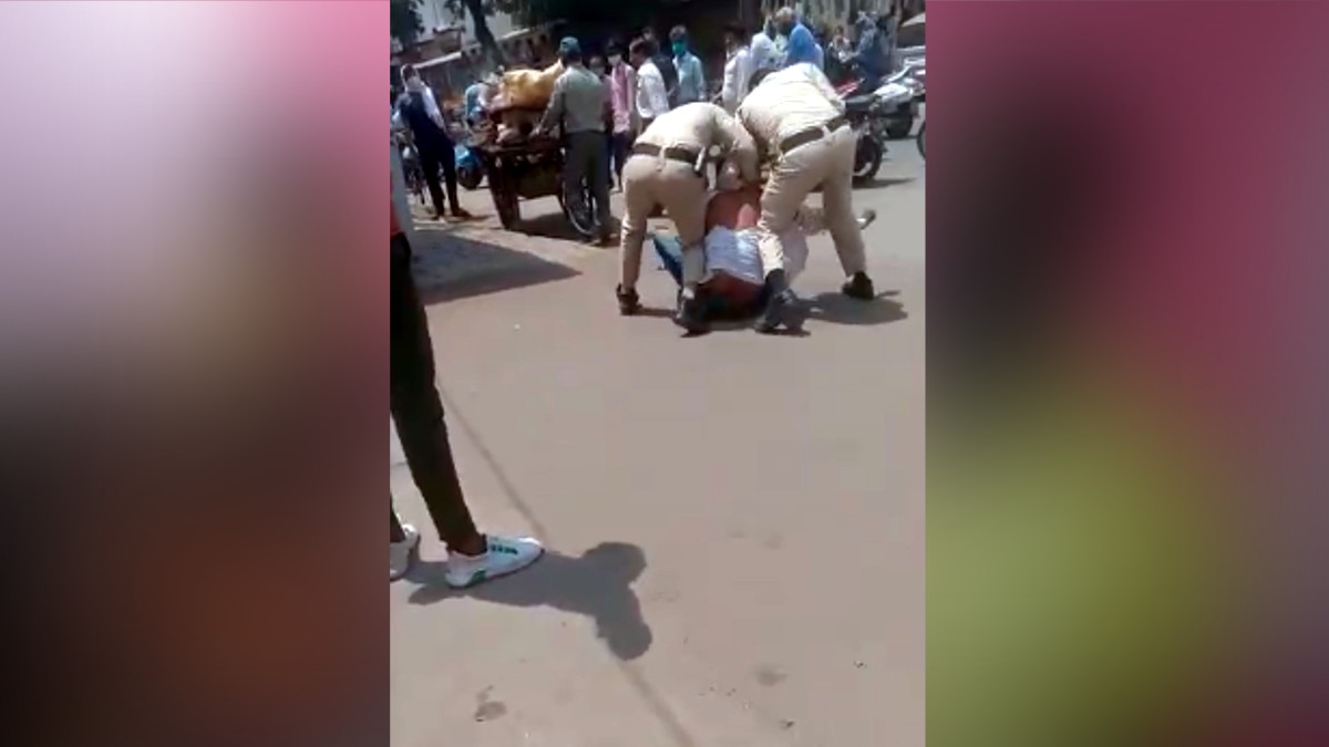 मासूम के सामने खाकी ने की बेरहमी से पिता की पिटाई की, वीड‍ियो वायरल तो द‍िखावे का एक्शन