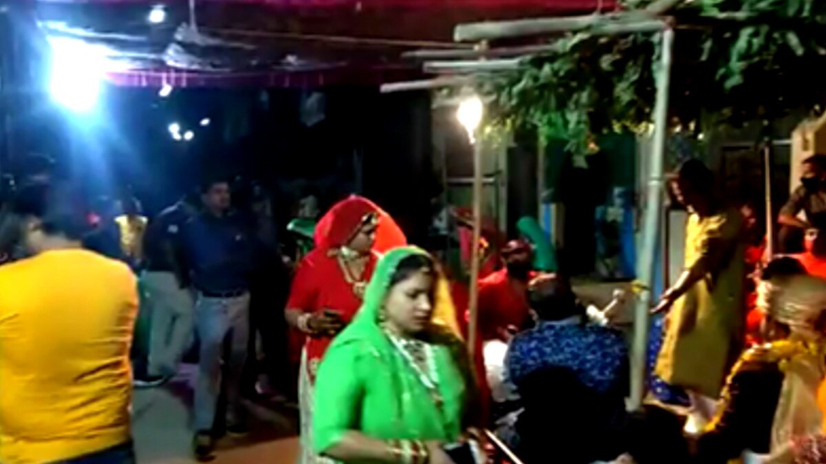  MP:कोरोना को भुलाकर शादी में जुटी भीड़, पुल‍िस पहुंची तो पीछे के रास्ते से भागे मेहमान 