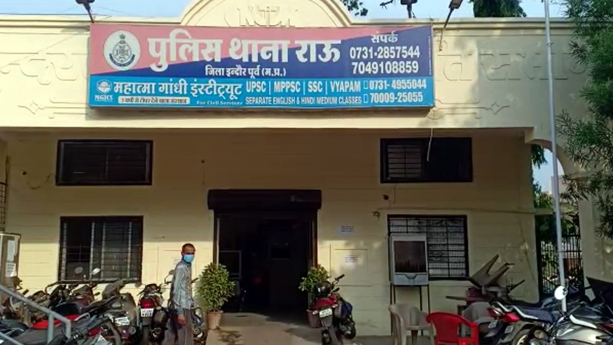  MP:कोरोना को भुलाकर शादी में जुटी भीड़, पुल‍िस पहुंची तो पीछे के रास्ते से भागे मेहमान 