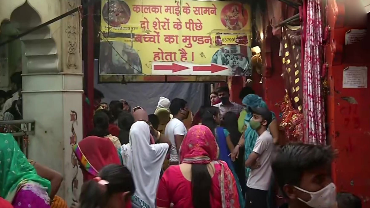  नवरात्रि के पहले दिन मंदिरों में उमड़ी भक्कों की भीड़