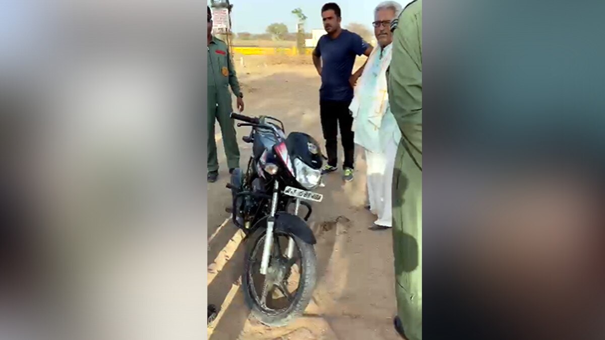 प्रैक्टिस उड़ान में हेल‍िकॉप्टर से ग‍िरी रॉकेटनुमा चीज, कई घंटों बाद सर्च ऑपरेशन में म‍िला तो न‍िकला बम 