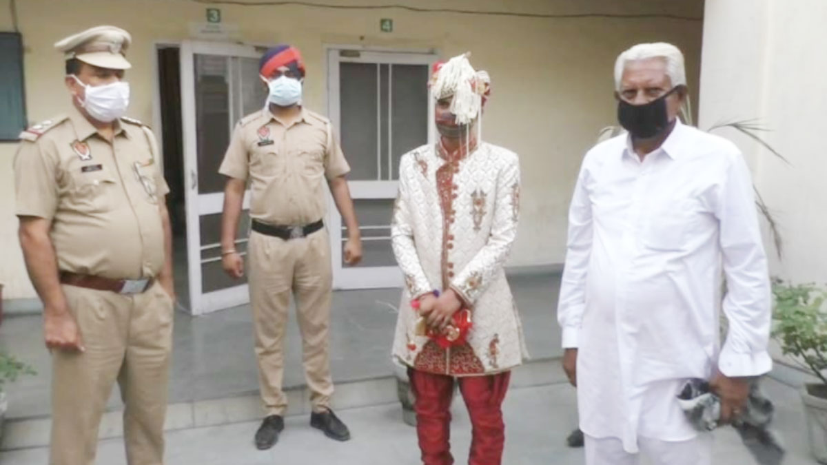 पुलिस ने दूल्हे को किया गिरफ्तार 