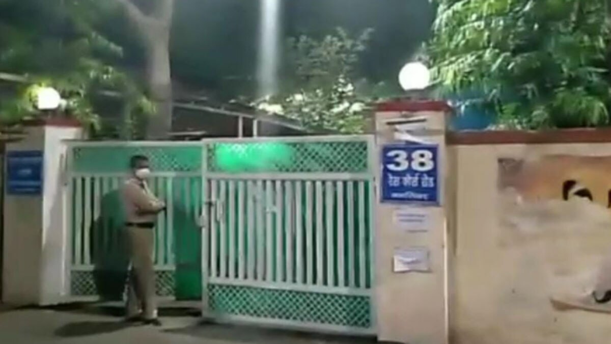 बीजेपी के पूर्व शहर जिला अध्यक्ष देवेश शर्मा ने किया प्रदर्शन 