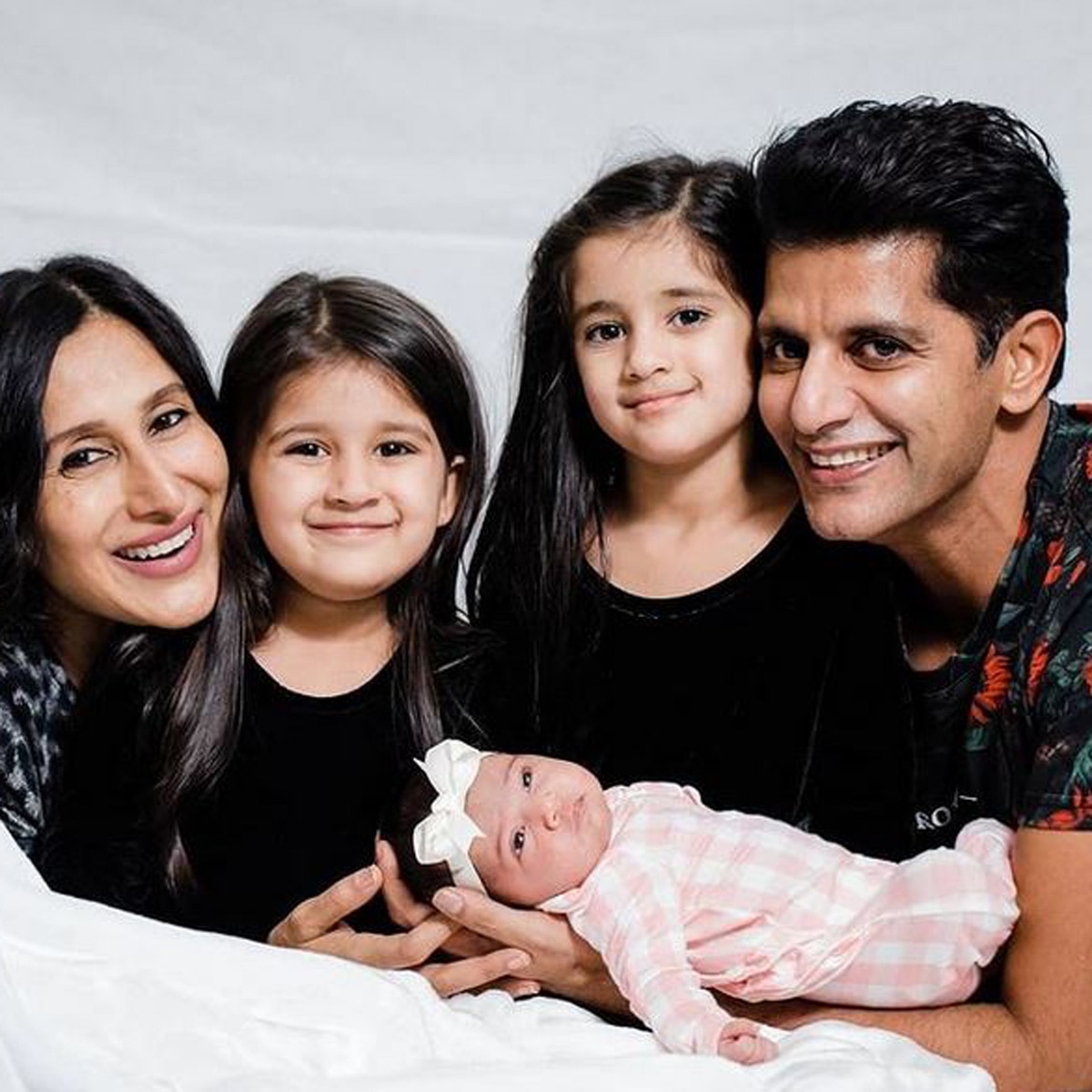 फैमिली संग करणवीर