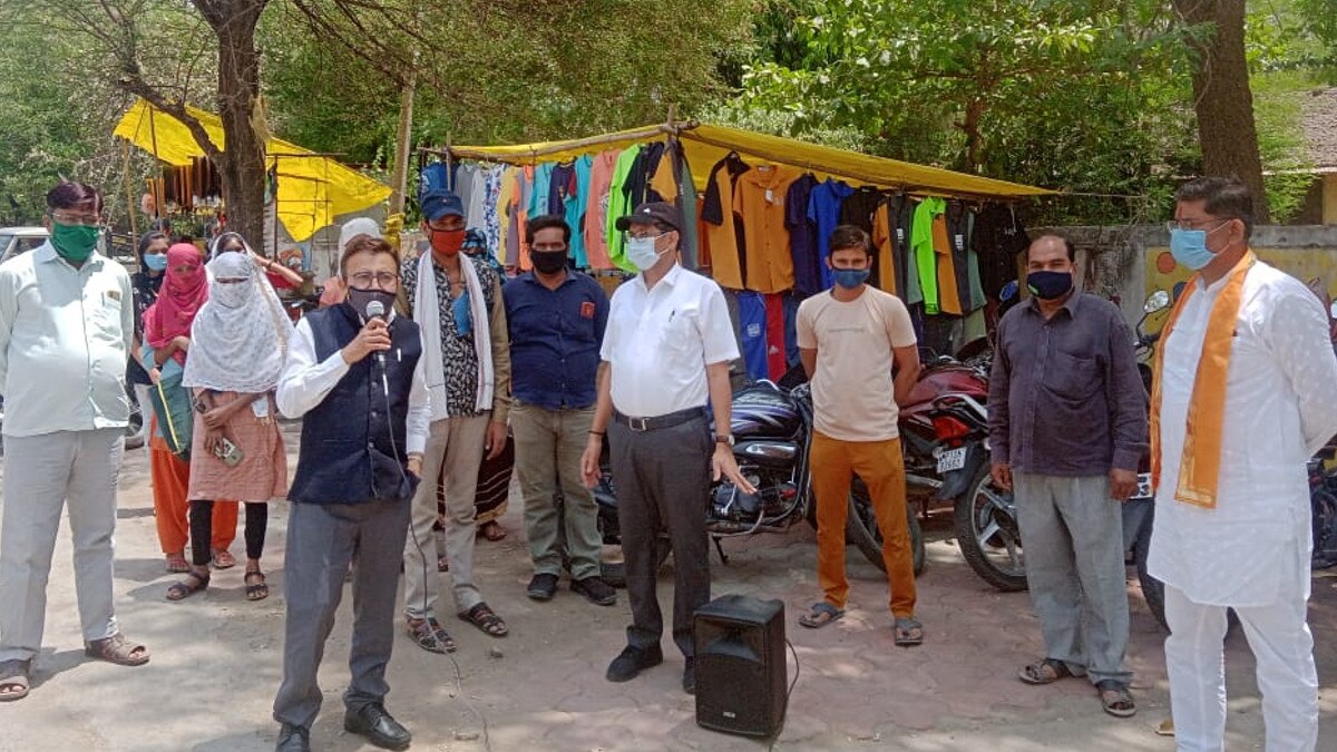  न्यायाधीश ने खुद कार में बैठकर किया कोरोना जागरूकता का अनाउंसमेंट, इलाकों में घूमते हुए पहुंचे कोर्ट 