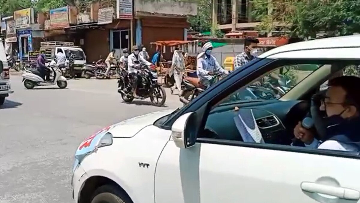  न्यायाधीश ने खुद कार में बैठकर किया कोरोना जागरूकता का अनाउंसमेंट, इलाकों में घूमते हुए पहुंचे कोर्ट 