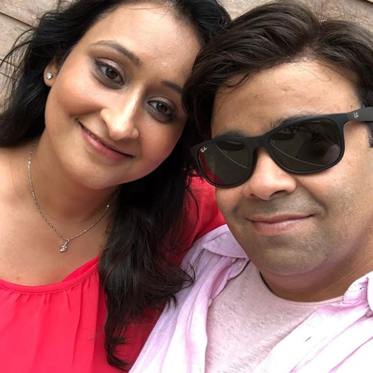 कीकू शारदा पत्नी प्र‍ियंका के साथ 