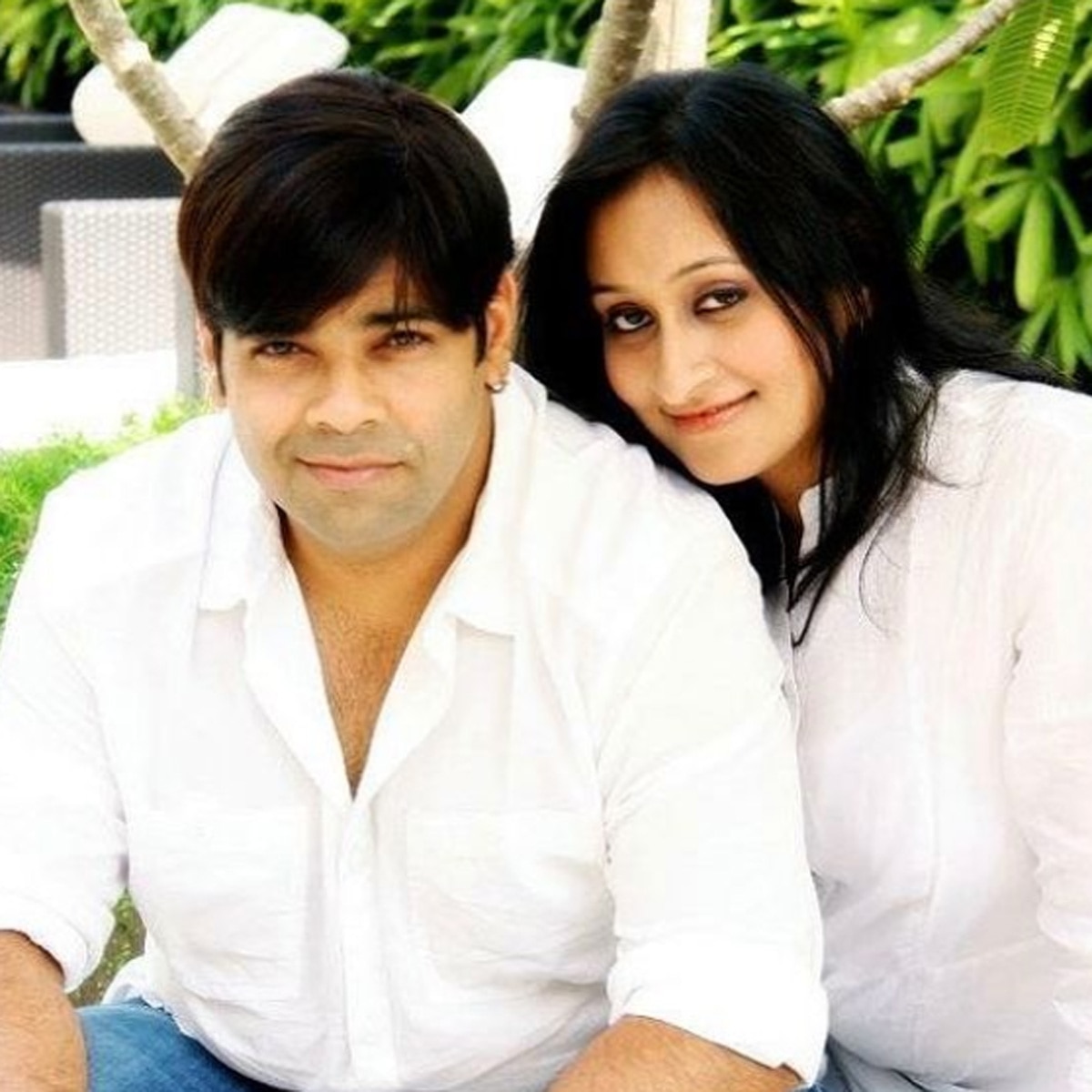 कीकू शारदा पत्नी प्र‍ियंका के साथ 