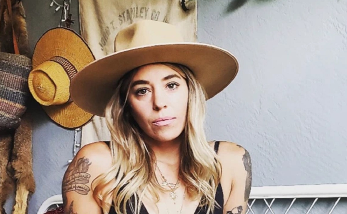 laura jasorka nude rock climbing