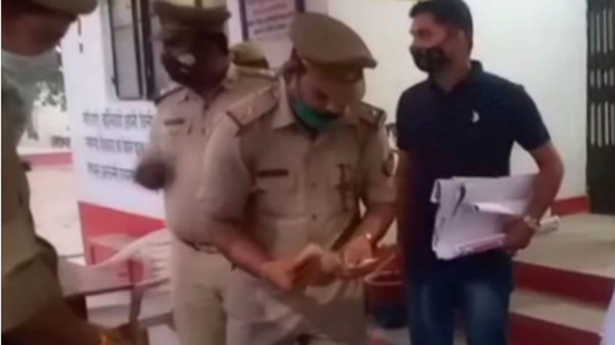 पंचायत चुनाव से पहले प्रत्याशी बांट रहा था प्रत्याशी अरेस्ट 