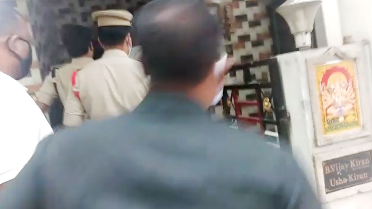 बदला लेने के लिए एक परिवार के छह लोगों की हत्या 