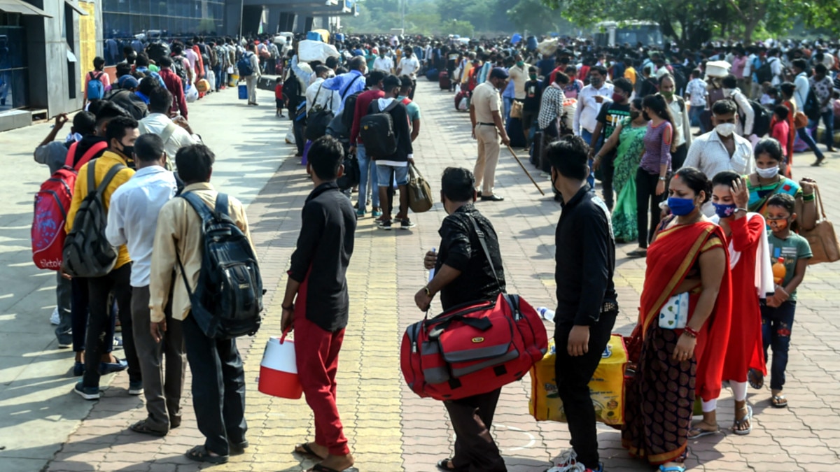 लॉकडाउन की आहट...पुराने जख्मों की याद हुई ताजा, वापस घर लौटने लगे  प्रवासी मजदूर