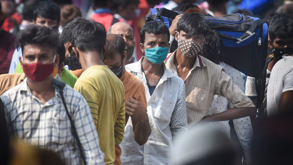 लॉकडाउन की आहट...पुराने जख्मों की याद हुई ताजा, वापस घर लौटने लगे  प्रवासी मजदूर