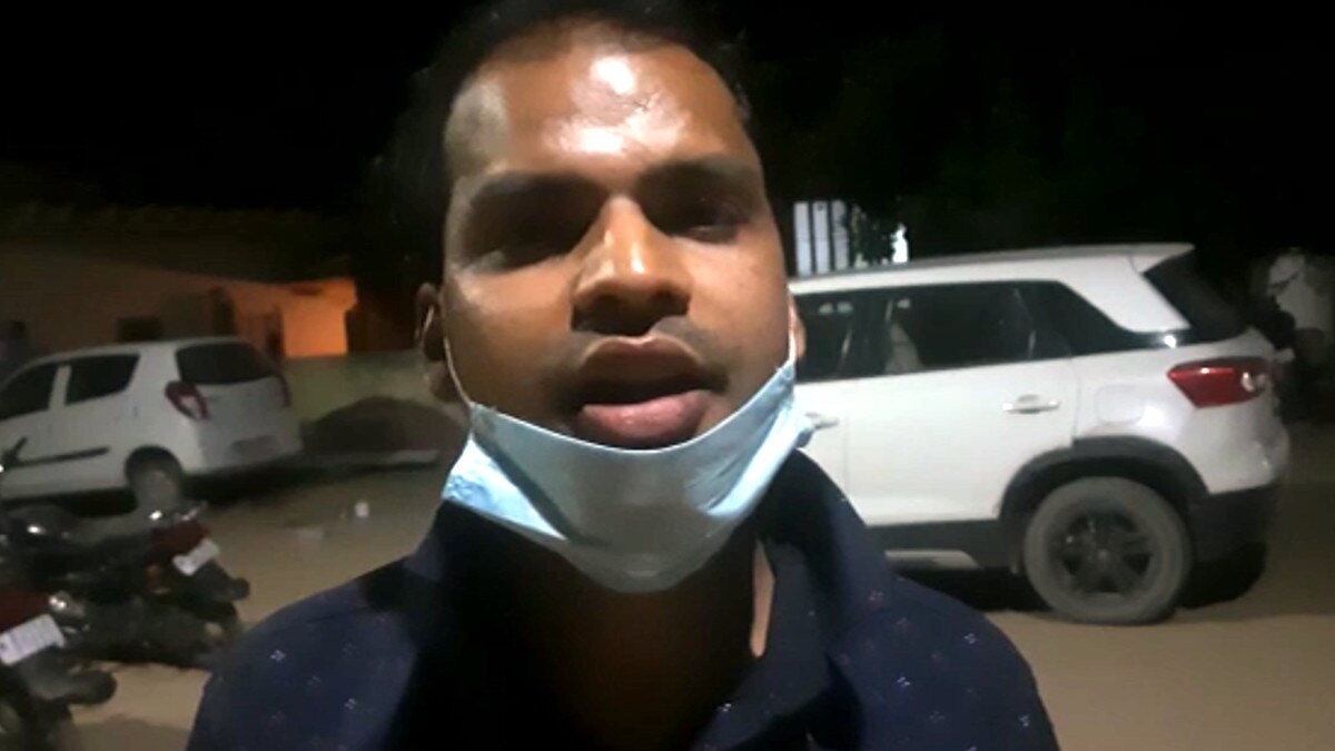 दुकान में खड़ी सेल्सगर्ल पर भी लूट के ल‍िए बरसाए लाठी-डंडे, सीसीटीवी कैमरे में कैद हुई वारदात