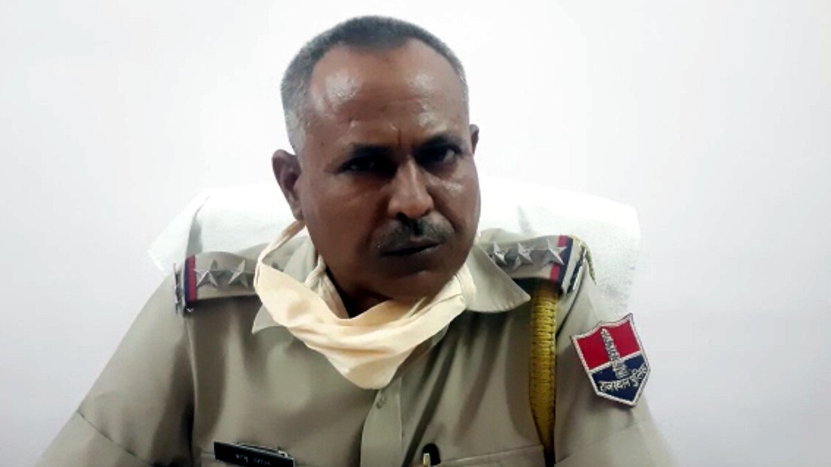 दुकान में खड़ी सेल्सगर्ल पर भी लूट के ल‍िए बरसाए लाठी-डंडे, सीसीटीवी कैमरे में कैद हुई वारदात