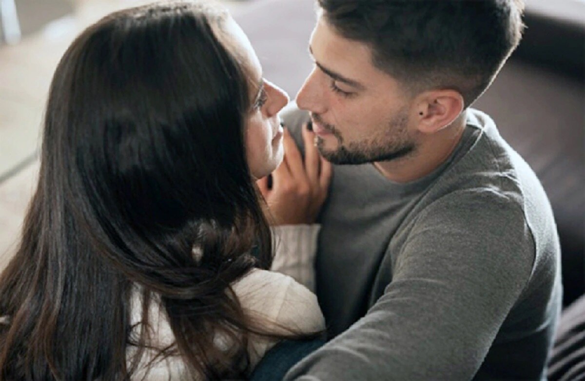 girlfriend caught boyfriend in hotel