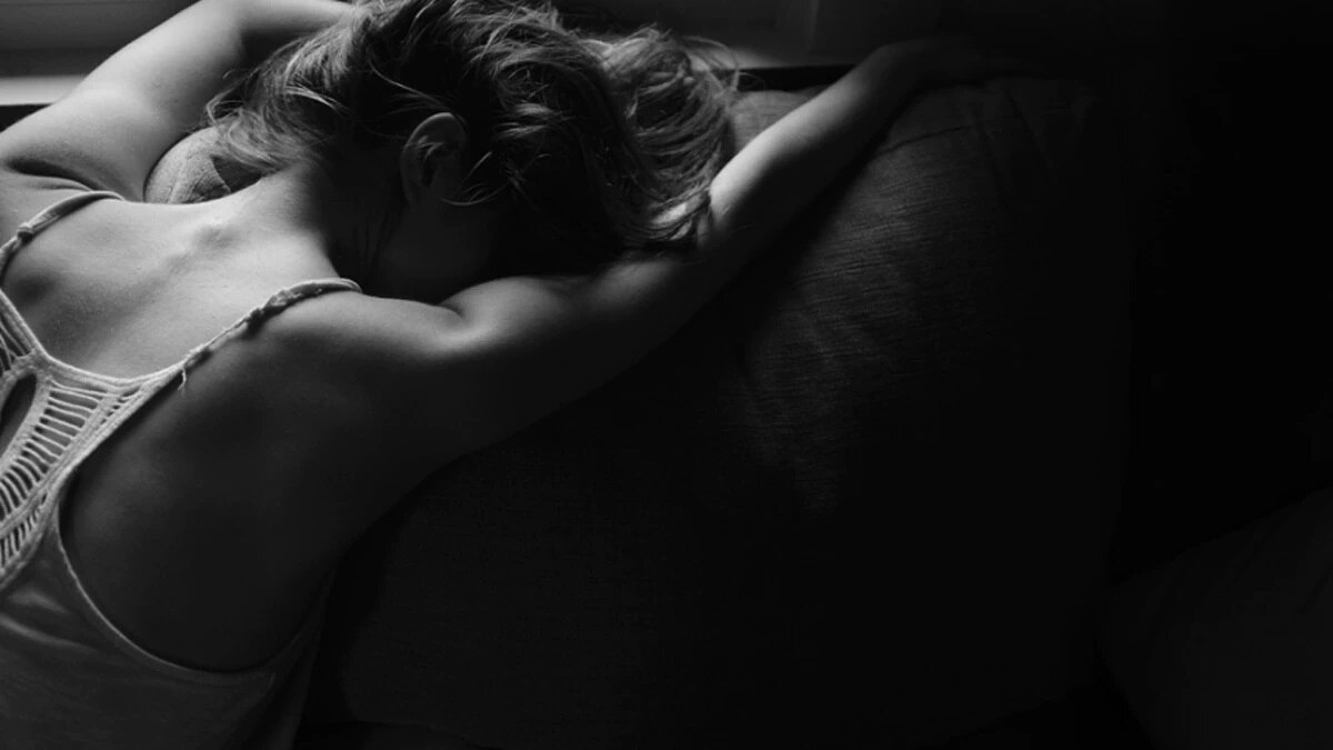 girlfriend caught boyfriend in hotel