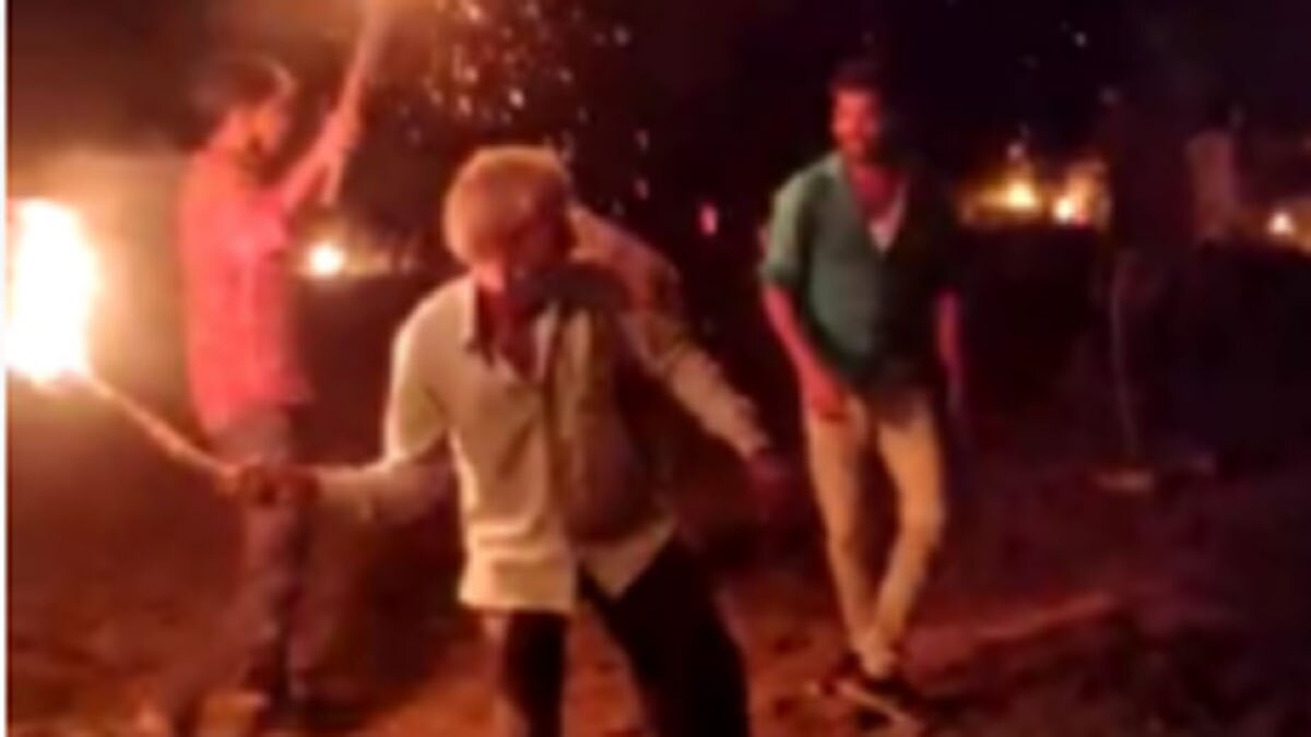 कोरोना वायरस से बचाव के लिए गांव में हुई मशाल-दौड़