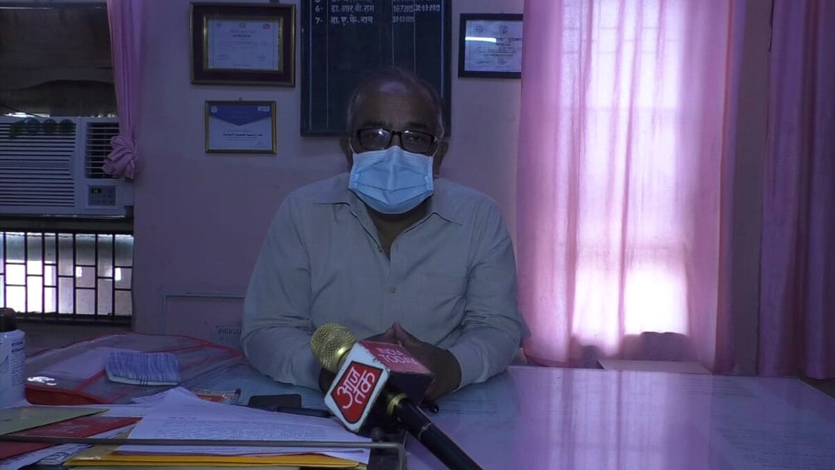 कोरोना मरीजों की मौत के आगे बेबस देख फफक कर रो पड़े जिला अस्पताल के अधीक्षक, वीड‍ियो वायरल 