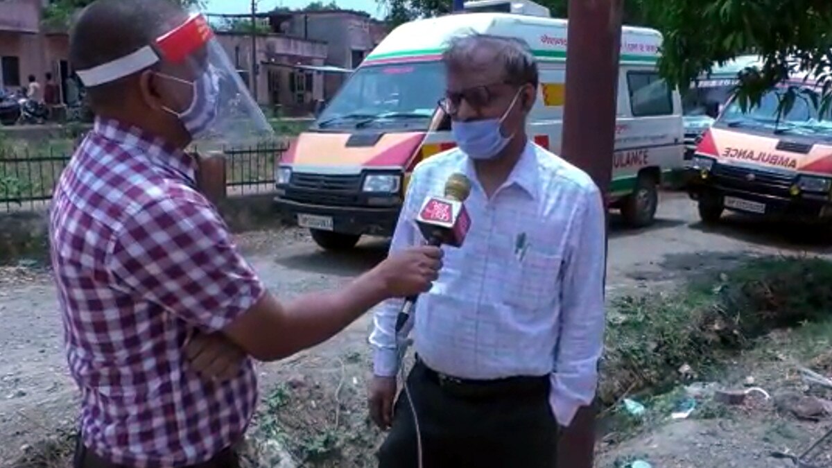 कोरोना मरीजों की मौत के आगे बेबस देख फफक कर रो पड़े जिला अस्पताल के अधीक्षक, वीड‍ियो वायरल 