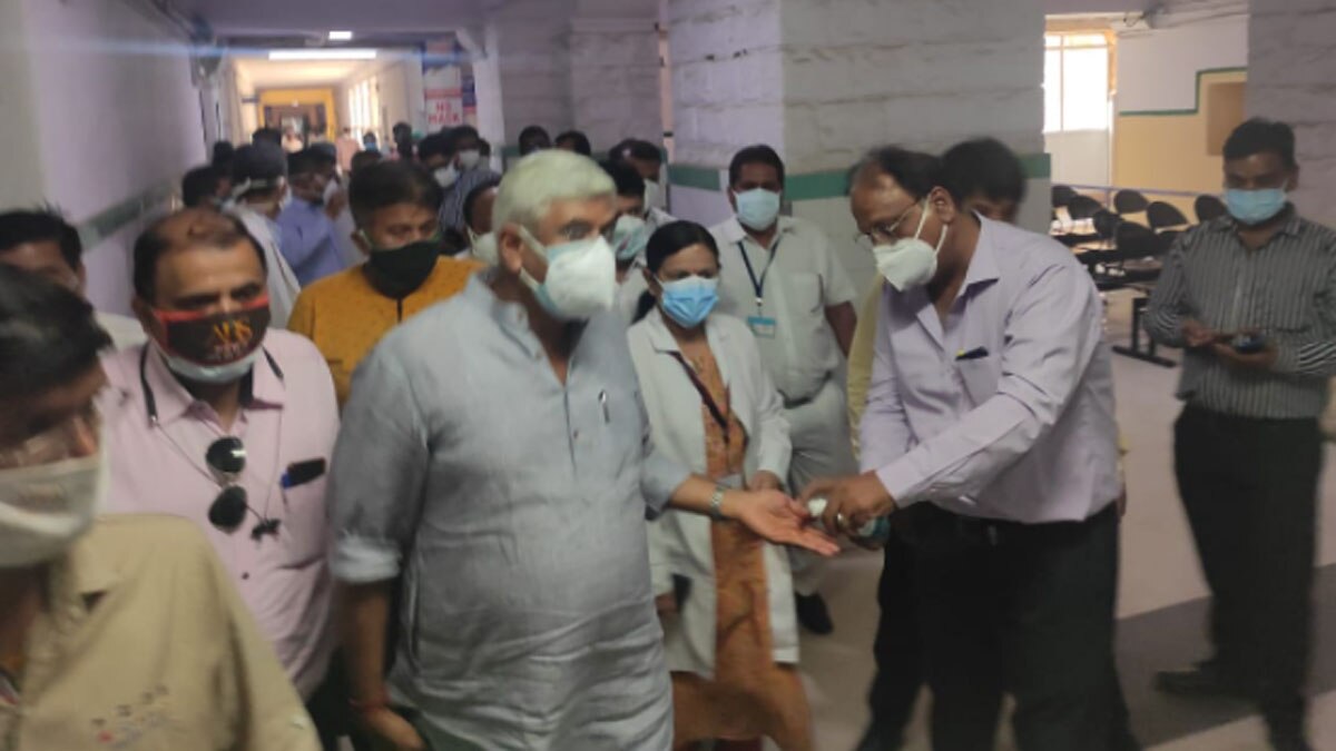 केंद्रीय मंत्री ने दी नारियल चढ़ाने की सलाह