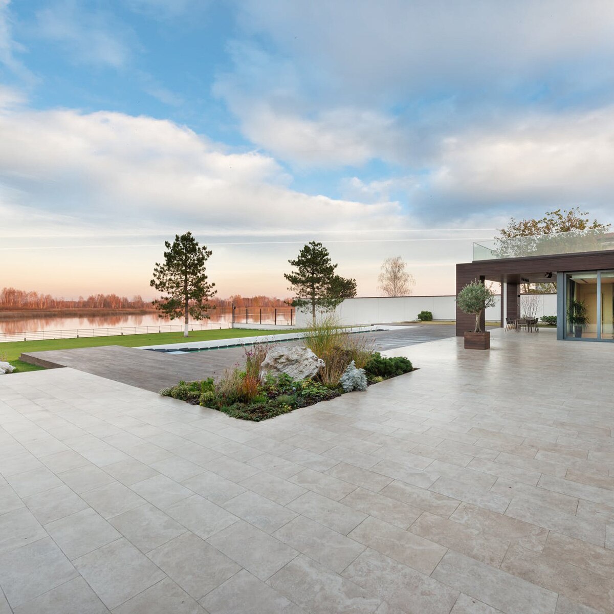 fake mansion wedding