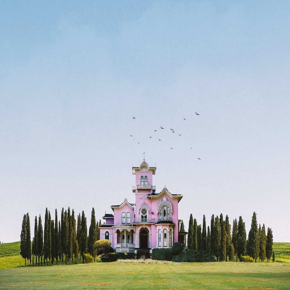 fake mansion wedding