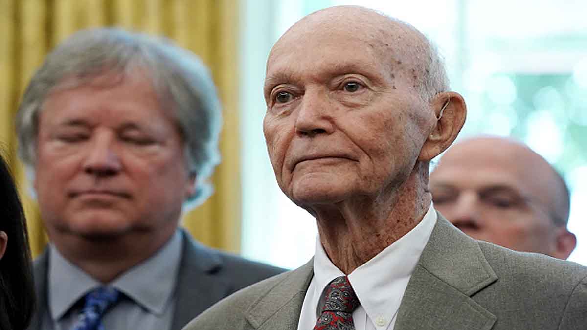 Apollo-11 Pilot Michael Collins Dies