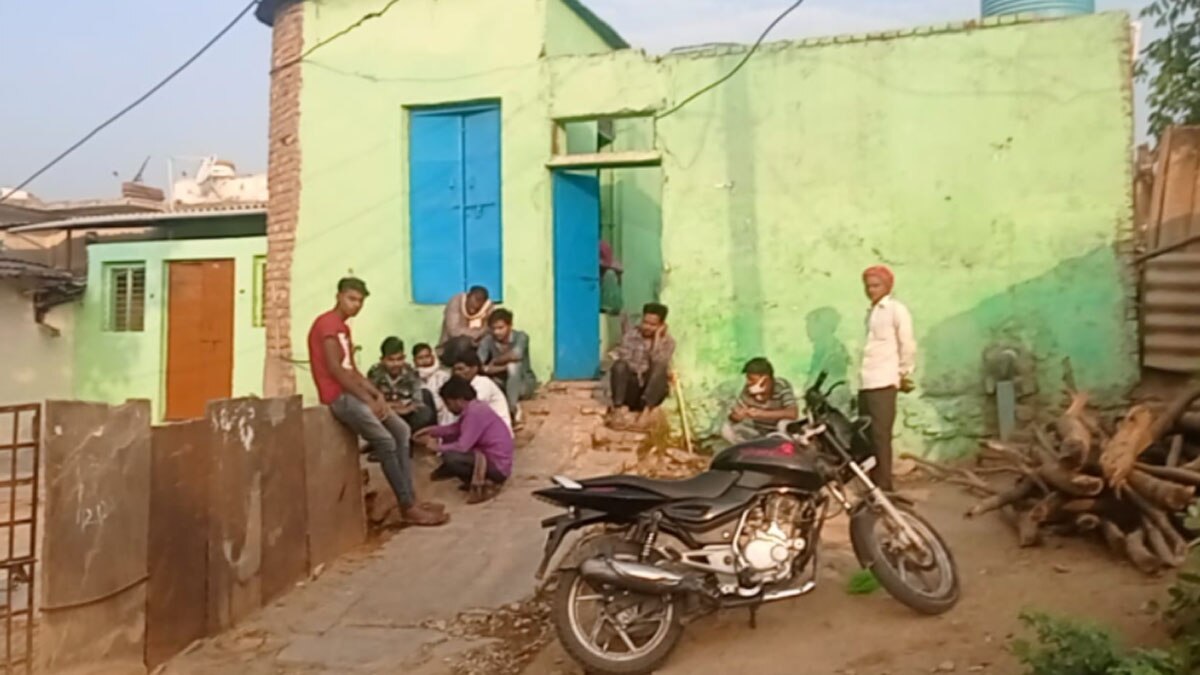 नाबालिग बेटे ने हिस्ट्रीशीटर पिता की कुल्हाड़ी से काट कर हत्या कर दी