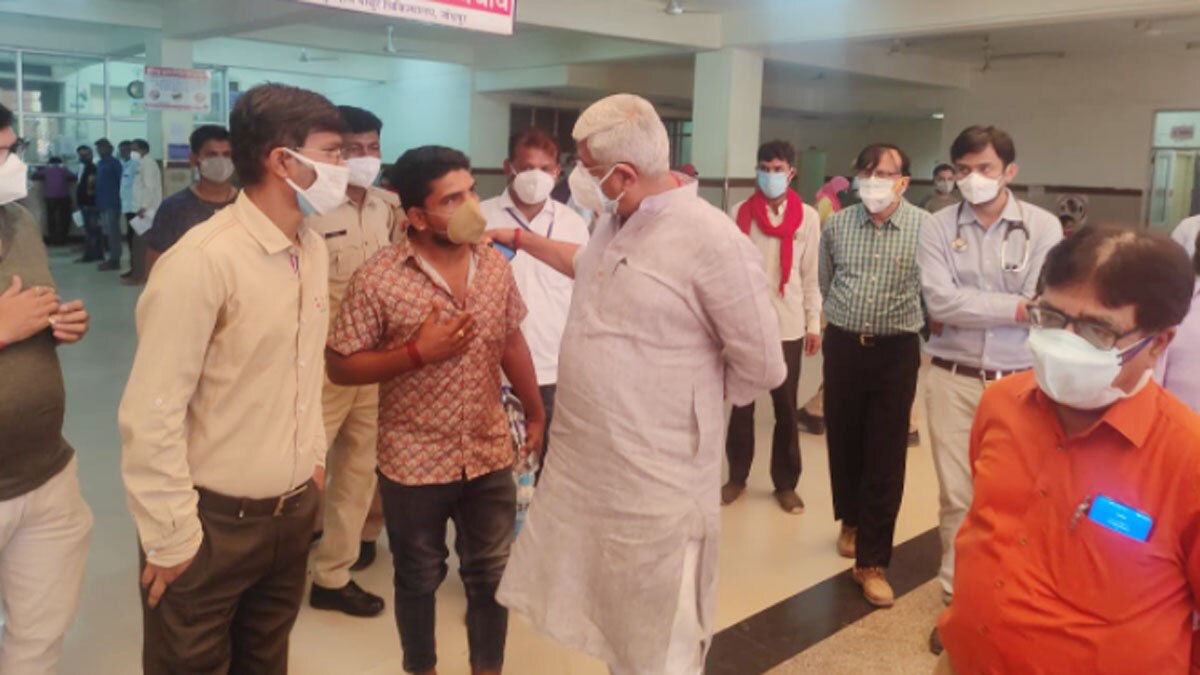 केंद्रीय मंत्री ने दी नारियल चढ़ाने की सलाह