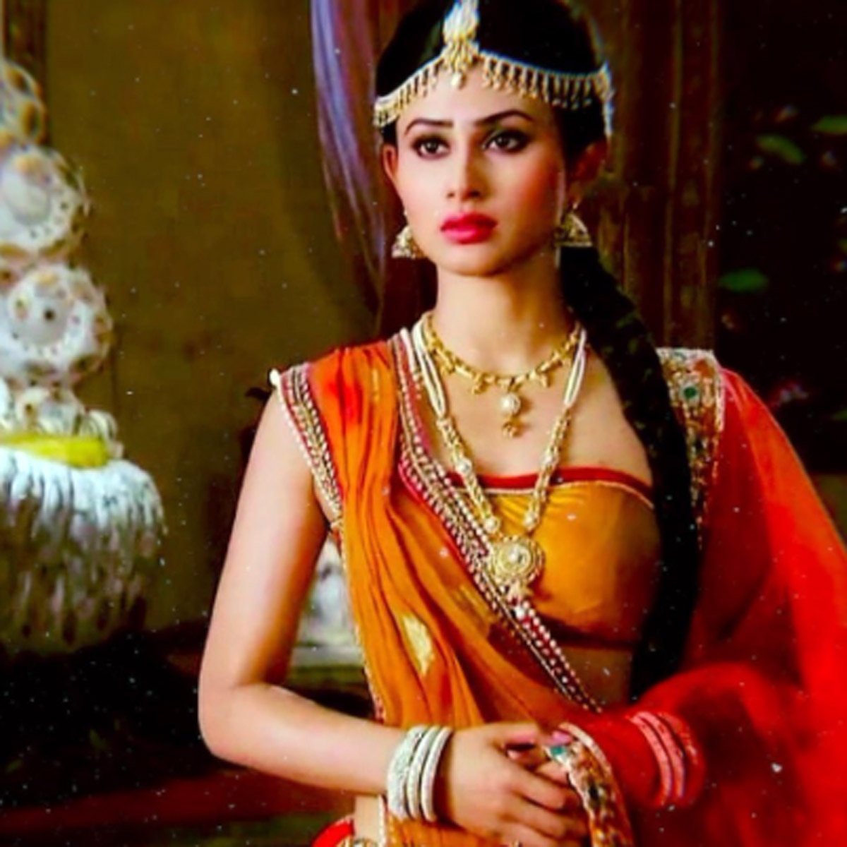 मौनी रॉय 