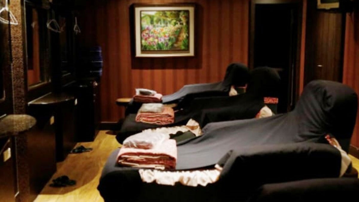 नोएडा के मॉल में स्पा के नाम पर चल रहा था सेक्स रैकेट